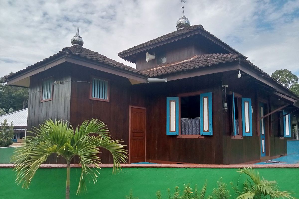 Masjid Sijuk Belitung: Sejarah Surau Tertua dari Tahun 1817